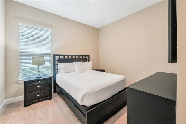 8448 Rosa CT, Naples, FL 34114