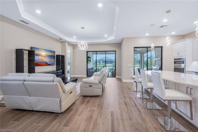 8448 Rosa CT, Naples, FL 34114