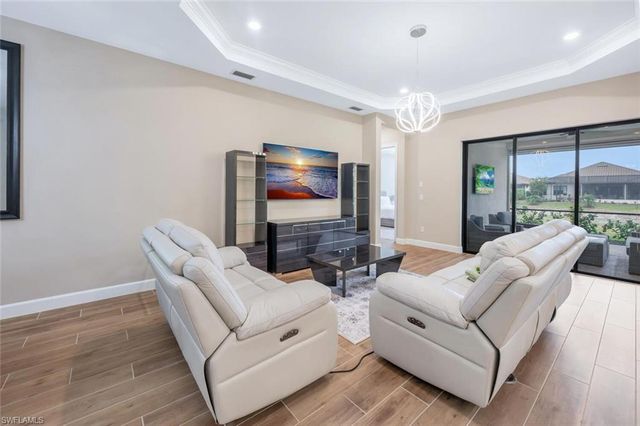 8448 Rosa CT, Naples, FL 34114