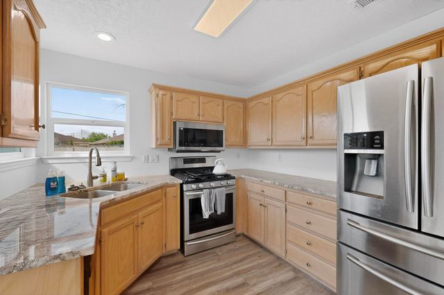 6715 Tierra Luna Court NW, Albuquerque, NM 87120