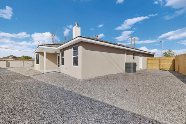 6715 Tierra Luna Court NW, Albuquerque, NM 87120