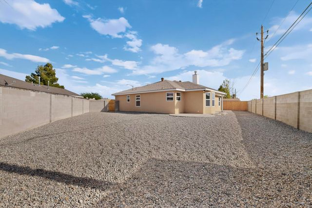 6715 Tierra Luna Court NW, Albuquerque, NM 87120