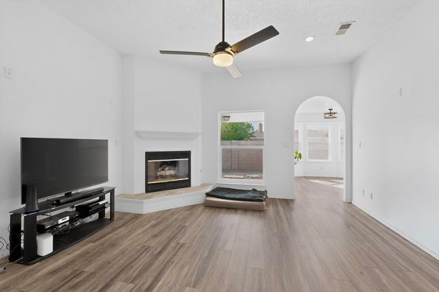 6715 Tierra Luna Court NW, Albuquerque, NM 87120