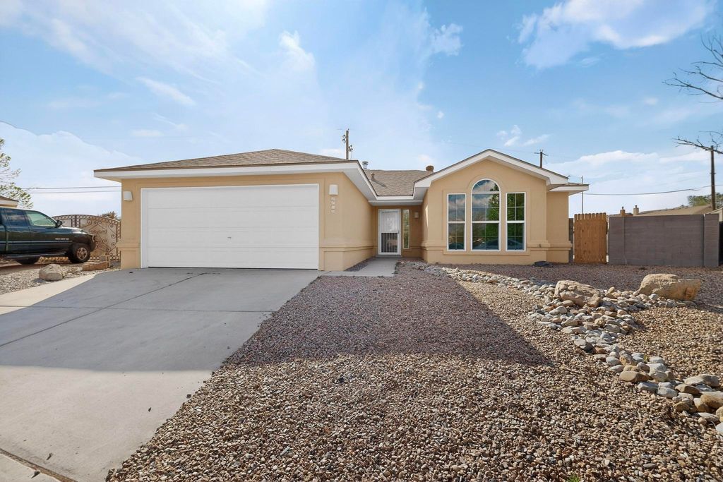 6715 Tierra Luna Court NW, Albuquerque, NM 87120