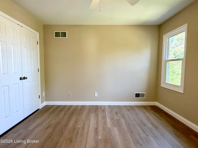8201 Huntsman Trl, Louisville, KY 40291