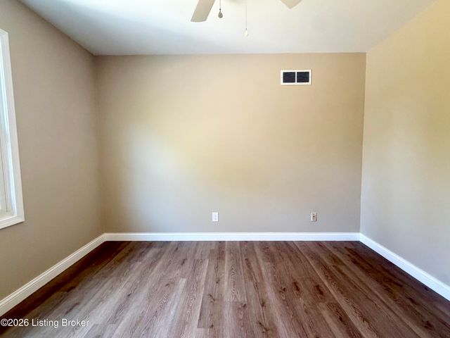 8201 Huntsman Trl, Louisville, KY 40291