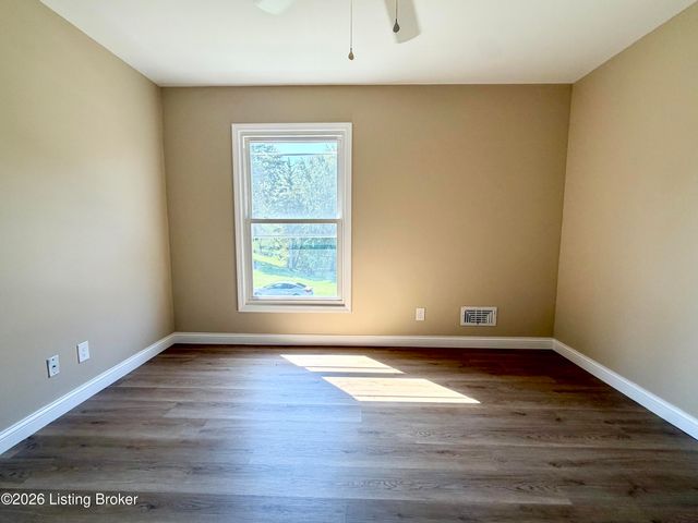 8201 Huntsman Trl, Louisville, KY 40291