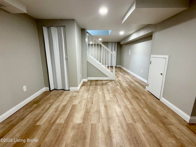 8201 Huntsman Trl, Louisville, KY 40291
