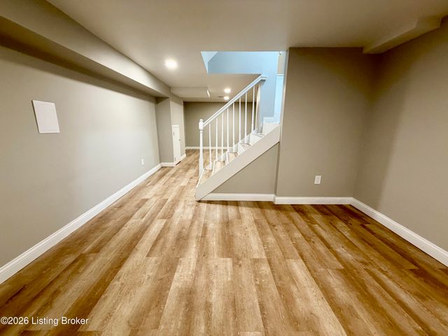 8201 Huntsman Trl, Louisville, KY 40291