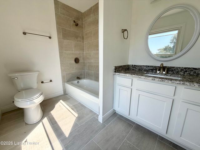 8201 Huntsman Trl, Louisville, KY 40291