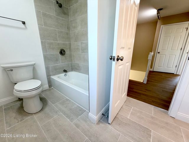 8201 Huntsman Trl, Louisville, KY 40291