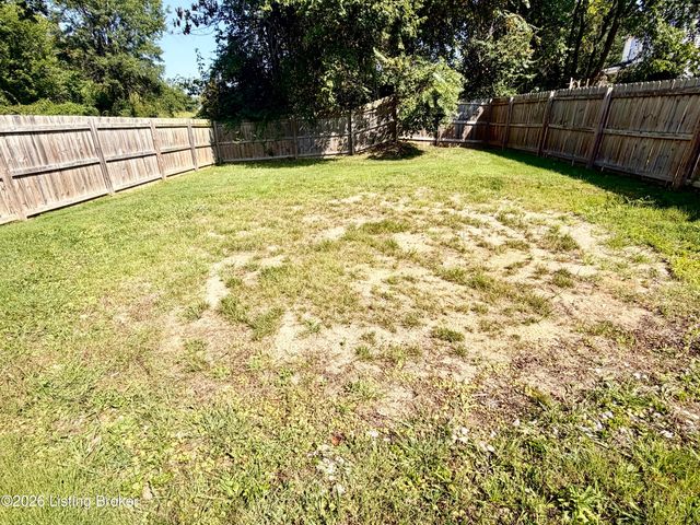 8201 Huntsman Trl, Louisville, KY 40291