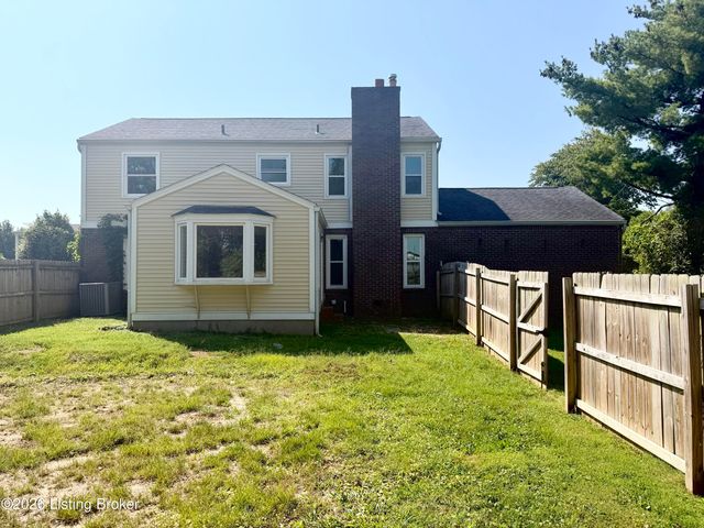 8201 Huntsman Trl, Louisville, KY 40291