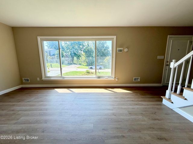 8201 Huntsman Trl, Louisville, KY 40291
