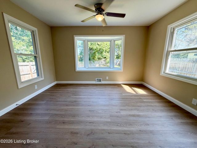 8201 Huntsman Trl, Louisville, KY 40291