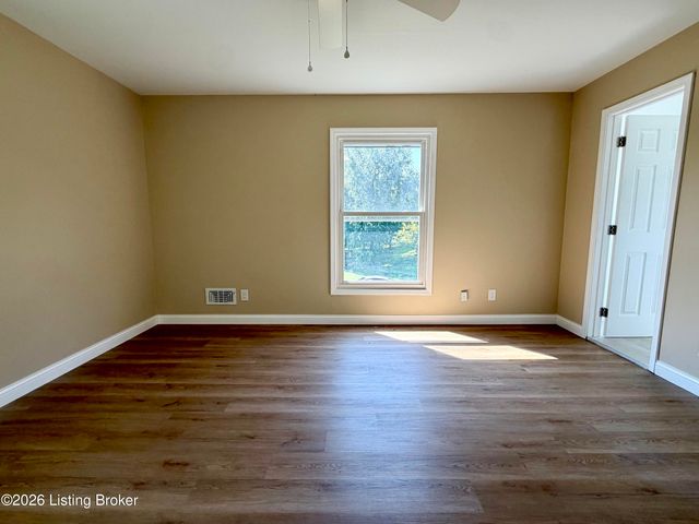 8201 Huntsman Trl, Louisville, KY 40291
