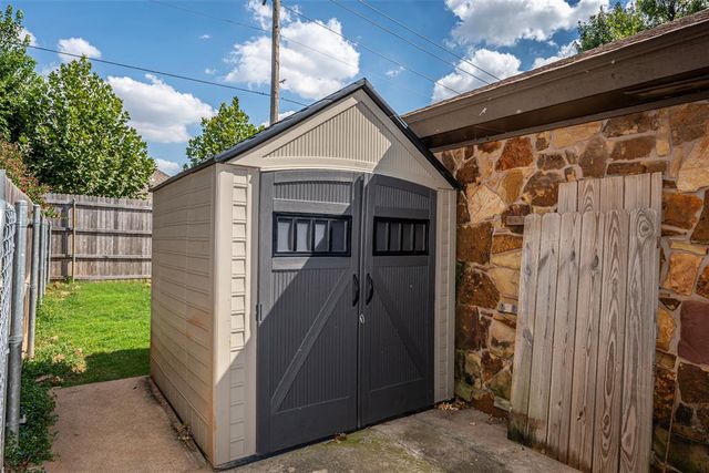 2012 Yellowstone Drive, Yukon, OK 73099