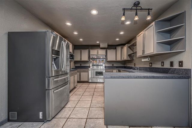 2012 Yellowstone Drive, Yukon, OK 73099