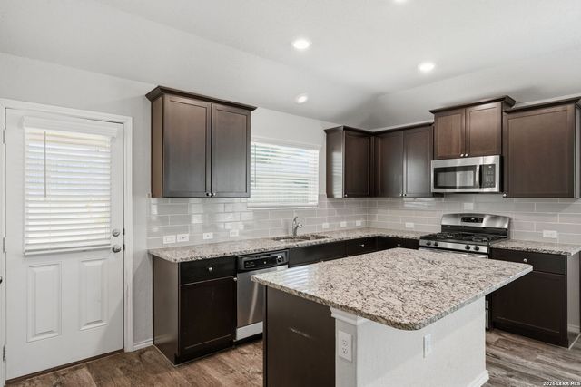 10403 Midsummer Mdw, Converse, TX 78109