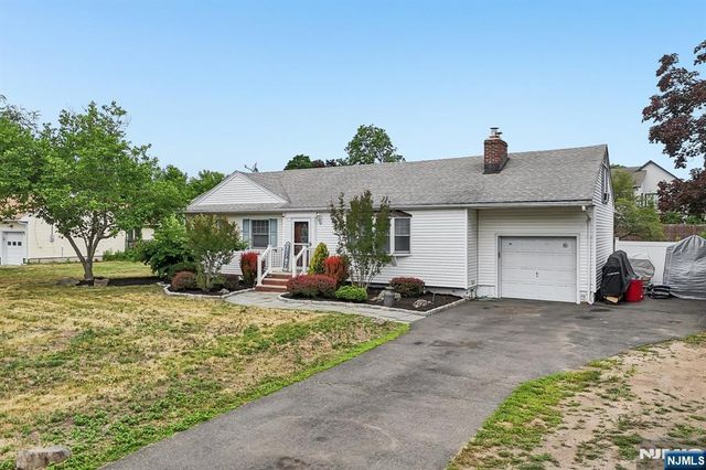 49 Pancake Hollow Drive, Wayne, NJ 07470