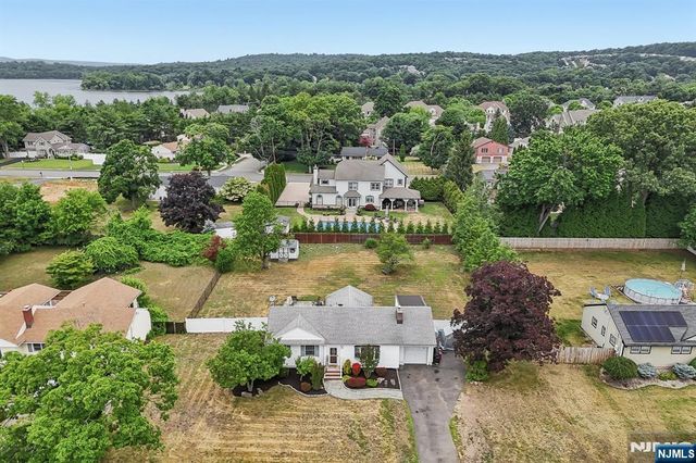 49 Pancake Hollow Drive, Wayne, NJ 07470