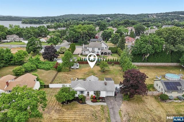 49 Pancake Hollow Drive, Wayne, NJ 07470