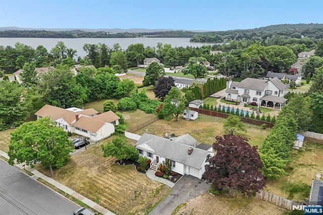 49 Pancake Hollow Drive, Wayne, NJ 07470