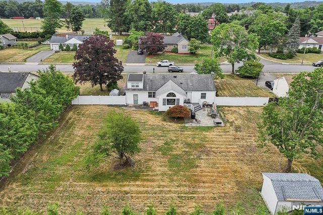 49 Pancake Hollow Drive, Wayne, NJ 07470