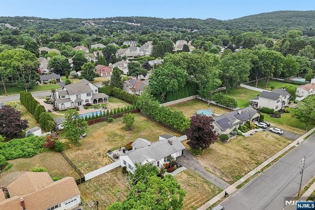 49 Pancake Hollow Drive, Wayne, NJ 07470