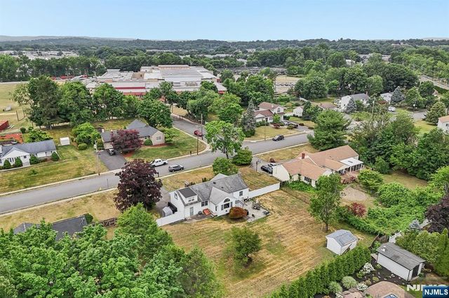 49 Pancake Hollow Drive, Wayne, NJ 07470