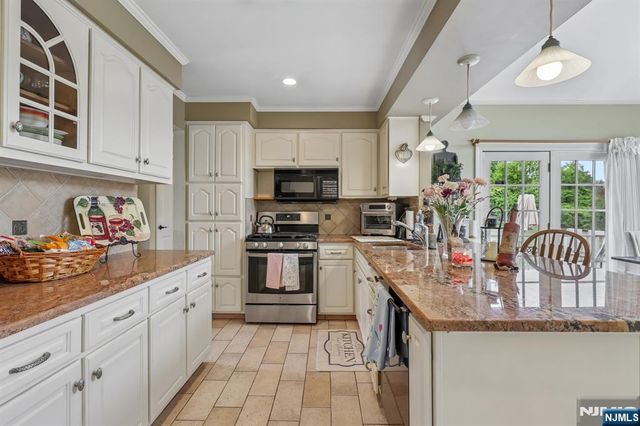 49 Pancake Hollow Drive, Wayne, NJ 07470