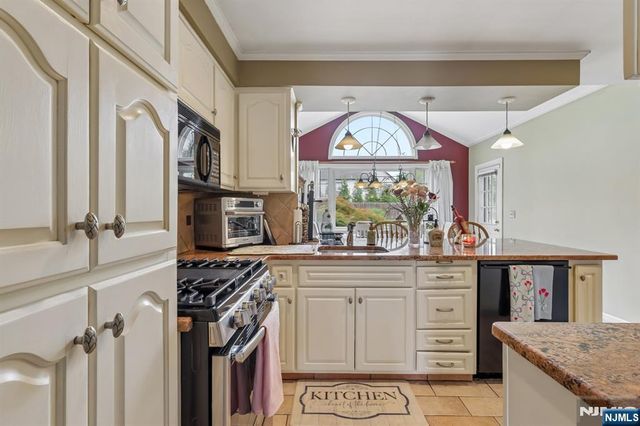49 Pancake Hollow Drive, Wayne, NJ 07470