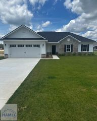 108 Mangrove Court, Jesup, GA 31546