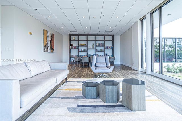 20505 E Country Club Dr 931, Aventura, FL 33180