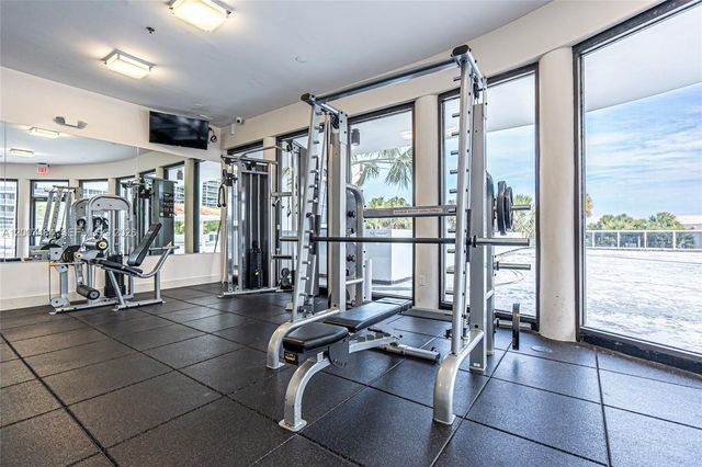 20505 E Country Club Dr 931, Aventura, FL 33180