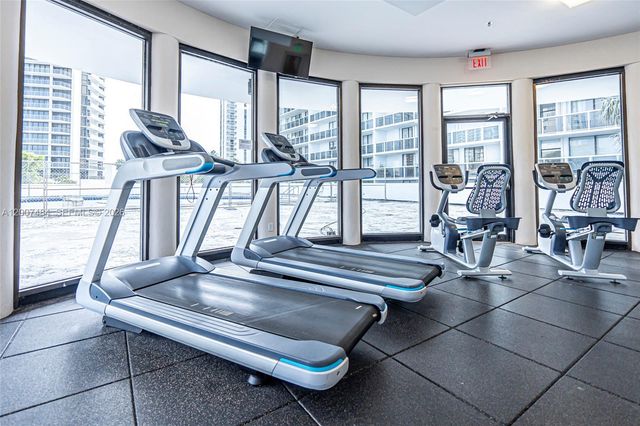 20505 E Country Club Dr 931, Aventura, FL 33180