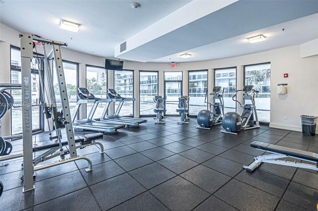 20505 E Country Club Dr 931, Aventura, FL 33180