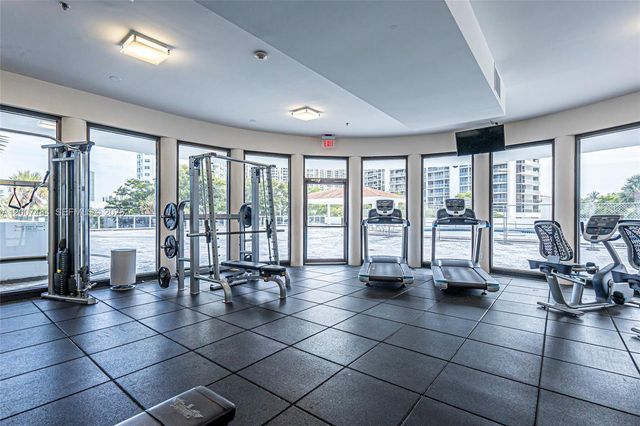 20505 E Country Club Dr 931, Aventura, FL 33180