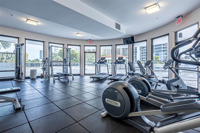 20505 E Country Club Dr 931, Aventura, FL 33180