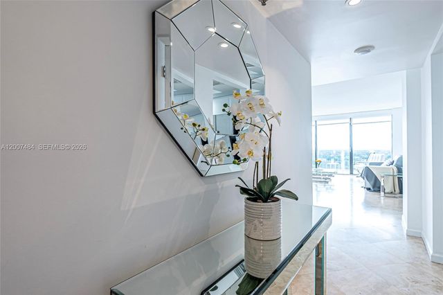 20505 E Country Club Dr 931, Aventura, FL 33180