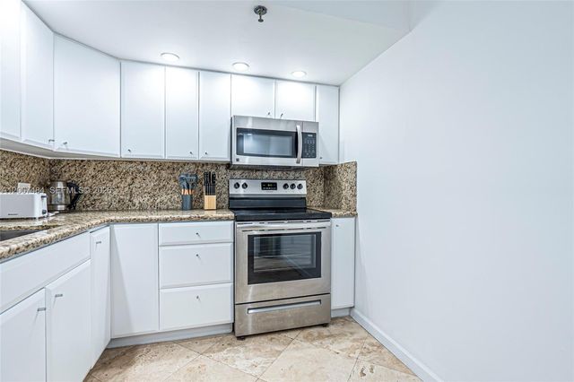 20505 E Country Club Dr 931, Aventura, FL 33180