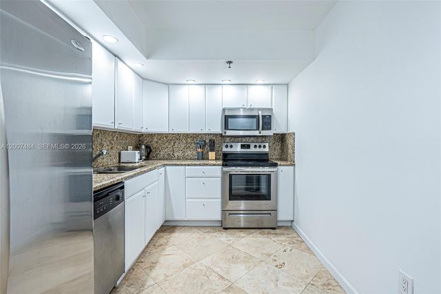 20505 E Country Club Dr 931, Aventura, FL 33180