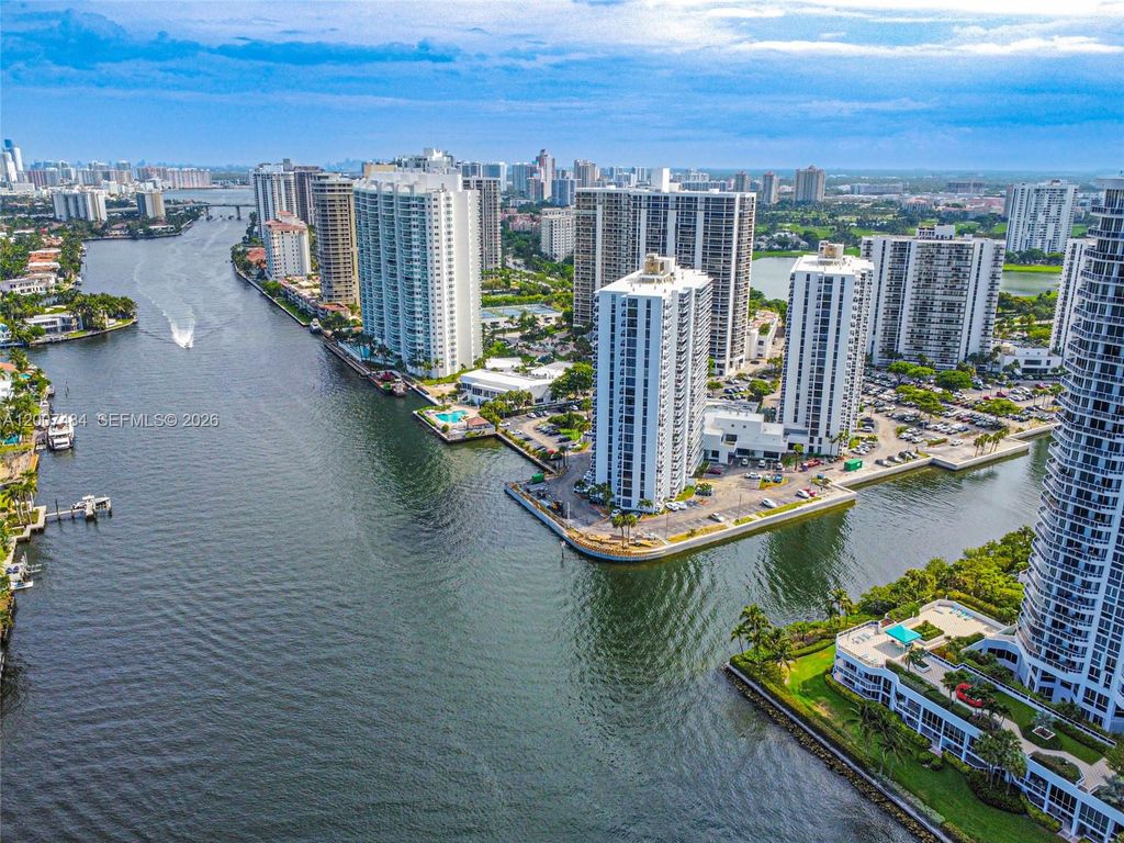 20505 E Country Club Dr 931, Aventura, FL 33180