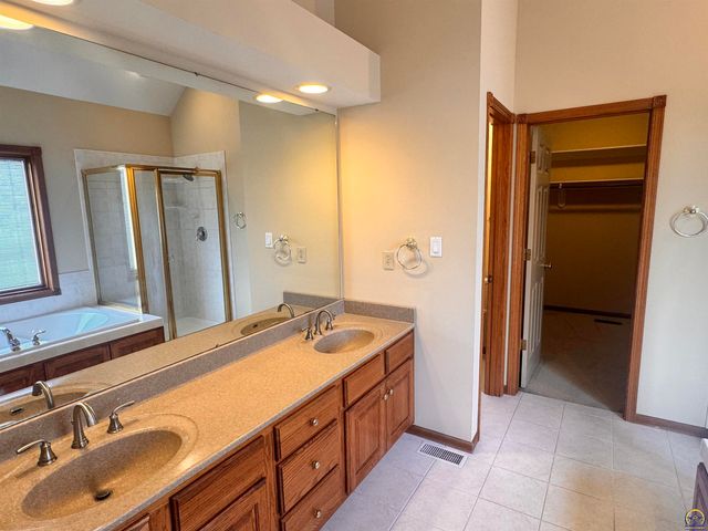 7413 SW Falcon ST, Topeka, KS 66614