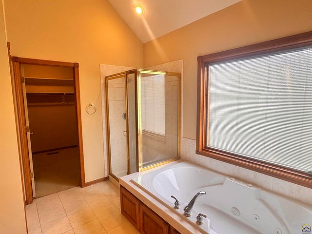 7413 SW Falcon ST, Topeka, KS 66614