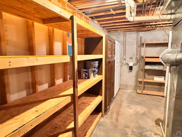 7413 SW Falcon ST, Topeka, KS 66614