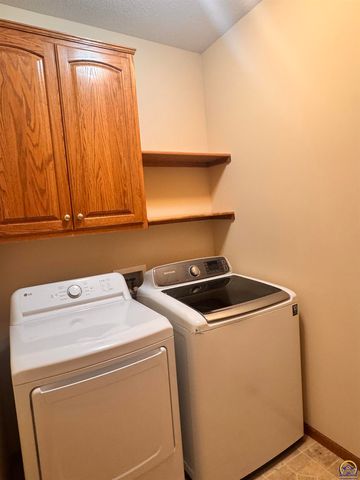 7413 SW Falcon ST, Topeka, KS 66614