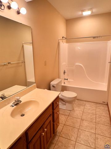 7413 SW Falcon ST, Topeka, KS 66614