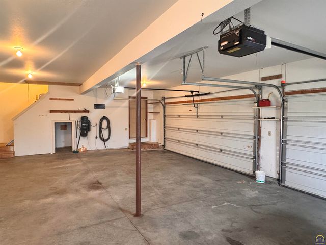 7413 SW Falcon ST, Topeka, KS 66614