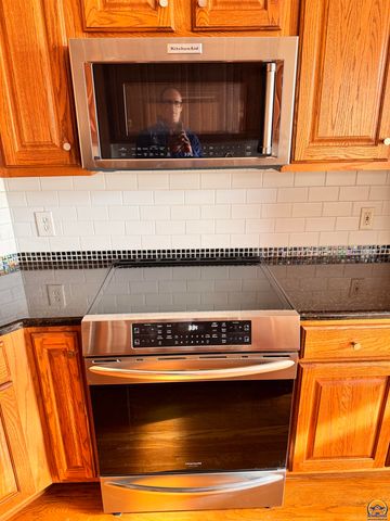 7413 SW Falcon ST, Topeka, KS 66614